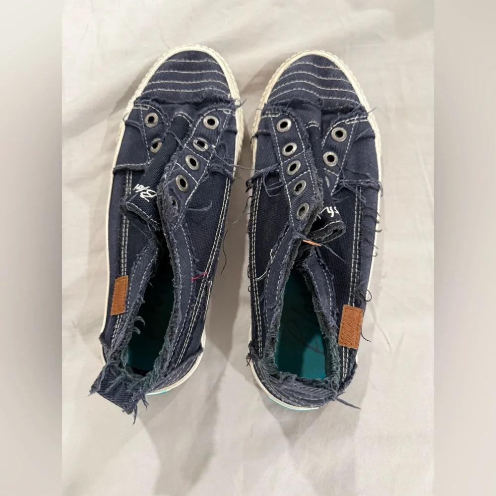 USED bundle of BLOWFISH sneakers and one pair Sperry’s… read description - Picture 12 of 15